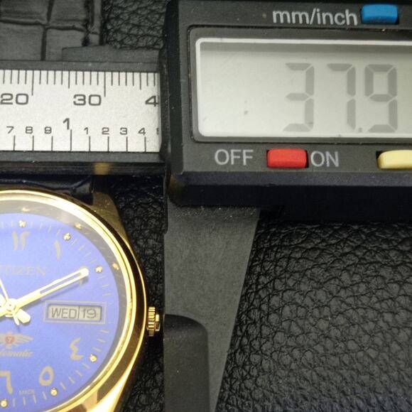 Vintage 1975 Arabic Citizen Automatic Mens Gold Watch W/daydate & Blue accents - Picture 7 of 10